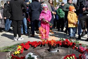 9 апреля: возложение цветов по случаю 77 годовщины штурма Кёнигсберга
