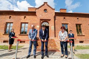 16 августа: в Калининградской области открылся «домик Канта»