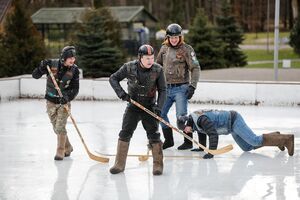 25 января: турнир по хоккею на льду в валенках среди байкеров