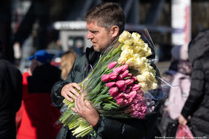 8 марта: уличная торговля цветами в Калининграде