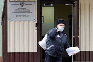 11 февраля: журналист Борис Образцов выходит из колонии № 8