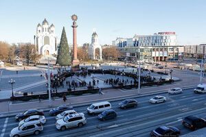 Флешмоб в честь Дня Конституции на площади Победы в Калининграде