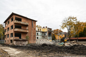 3 ноября: «реконструкция» поликлиники на ул. Расковой превратилась в снос