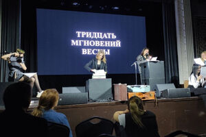 Свёрток вместо младенца, подросток-дикобраз и матрица: кому помогает форум-театр