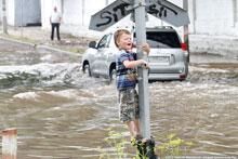 7 июля 2012: затопленная дождем улица Аллея Смелых