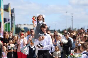 1 сентября: торжественная линейка в честь Дня знаний в 58-й школе на Благовещенской