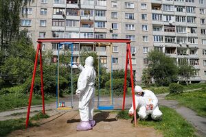 6 мая: покраска детской площадки в Калининграде