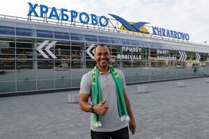 1 июня: в Калининград прилетел двукратный чемпион мира по футболу Кафу