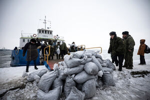 5 февраля: Выгрузка угля с парома «Нида» на Балтийской косе