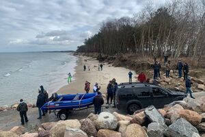 13 марта: участники автопробега в защиту Филинской бухты тестируют слип в Куликово