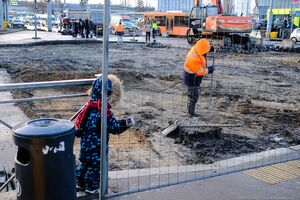 9 января: идет ремонт проспекта Калинина, рабочие сняли брусчатку