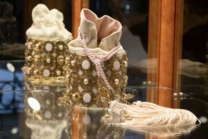 Сказки, Древний Египет и Дикий Запад: в Музее янтаря открылась новая выставка (фото)