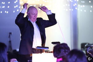 «Под крышами Парижа»