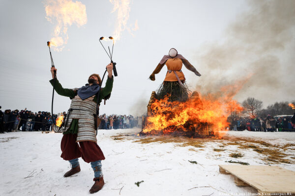 Блины, пляски и «самое большое» чучело: как отпраздновали Масленицу в «Каупе» 