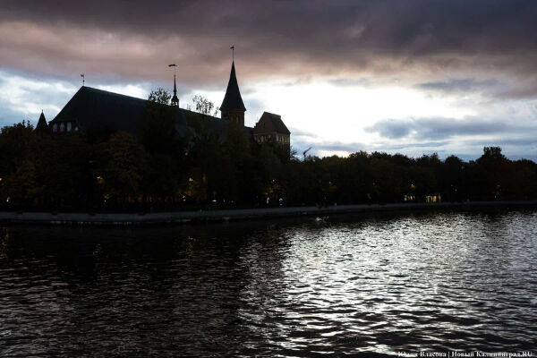 Вечерний @Калининград: учебник с правками, «немецкий камень» и кровь без льгот