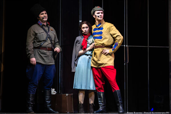 «Профессия — Родину защищать»: в музтеатре Калининграда поставили легендарных «Офицеров» 