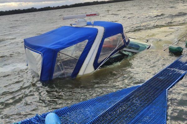 Очевидец: во Взморье во время шторма затонули две яхты 