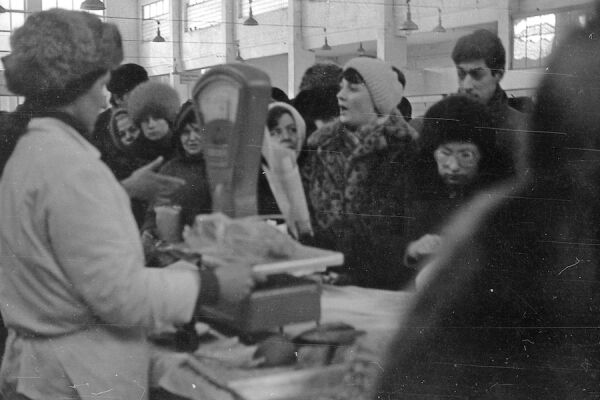 Нежданная зима и журналист-мясник: о чем писали газеты 35 лет назад