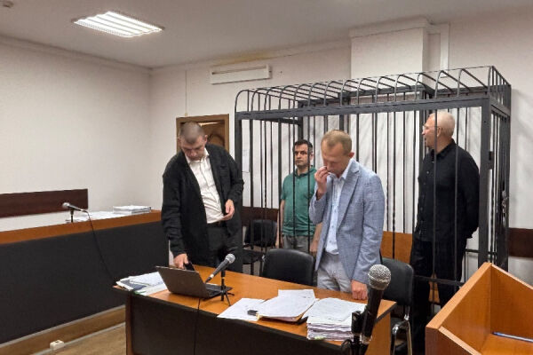 Отвод судьи, арест дома и угрозы от «крыши»: как прошло заседание по делу Сергея Мельникова