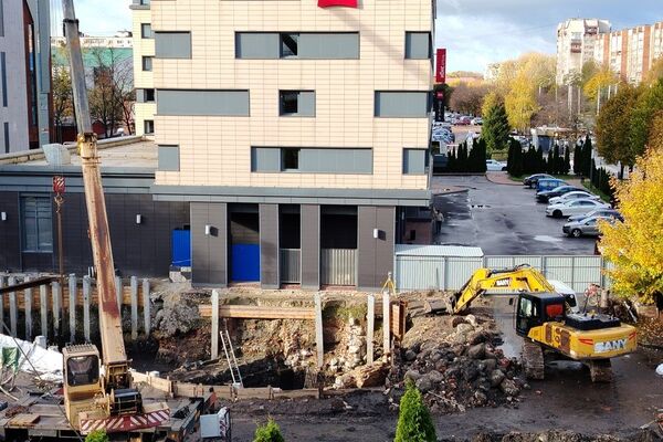 Застройщик калининградского отеля «Ибис» запретил археологам общаться со СМИ