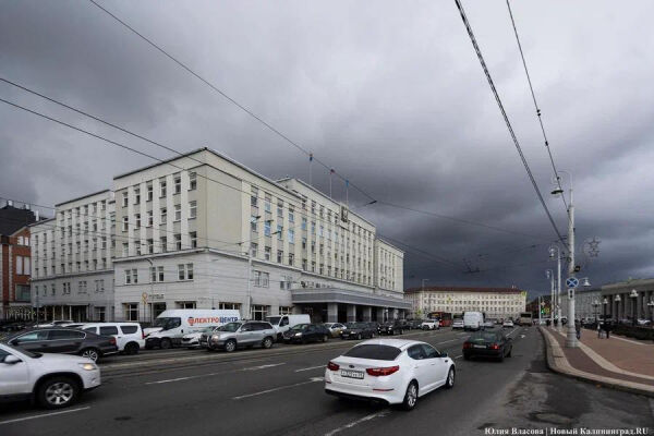 Вечерний@Калининград: имитация обсуждений, глава-кинопродюссер и арендный вопрос