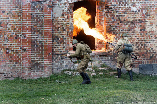 Двойной штурм: фоторепортаж с реконструкции взятия форта № 5 