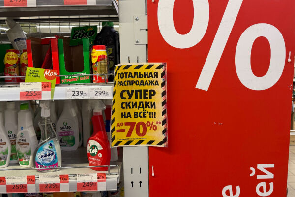 Очереди и пустые полки: «Виктория» на Острове закрывается на реконструкцию 