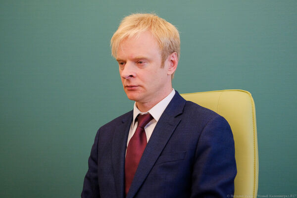 Книги, китайские деньги и конверты: по делу экс-ректора БФУ допросили понятых