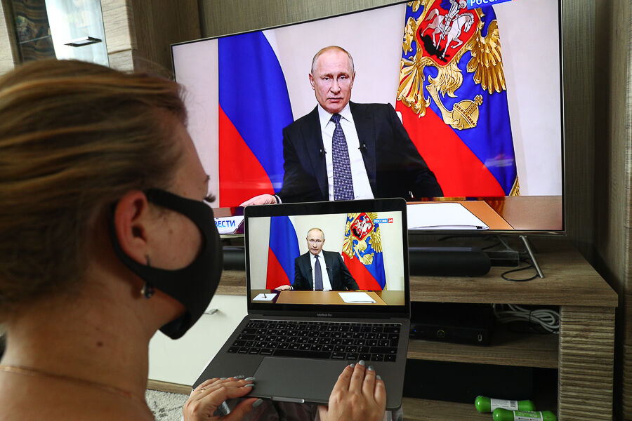 Путин счел ситуацию с «этими новыми штаммами» коронавируса непредсказуемой