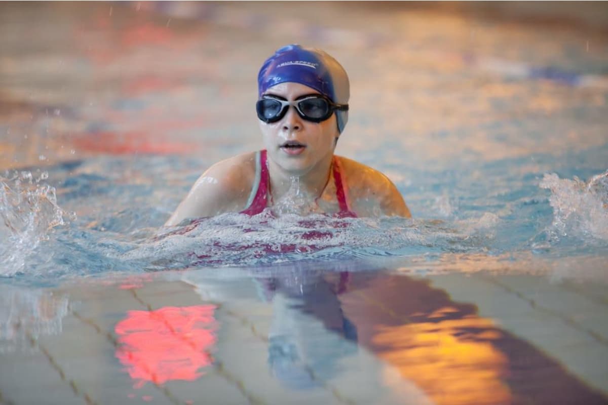 Физическая культура плавание. Физическая культура плавание. Урок физкультуры плавание. Физкультура плавание. Курсы по плаванию.