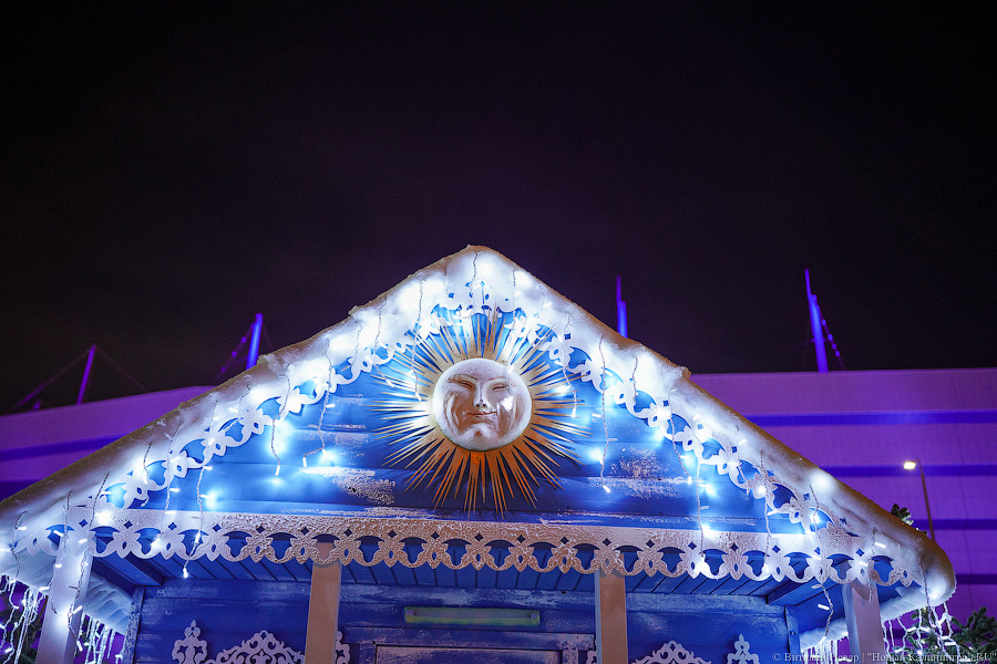 Свая Эдик вместо Снегурочки: у стадиона «Калининград» появился Домик Деда Мороза (фото)