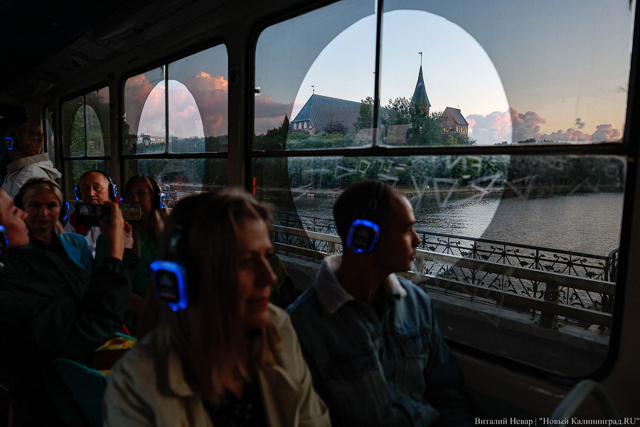 Не Калик, а Кёниг: в Калининграде запустили спектакль-променад в трамвае (фото)