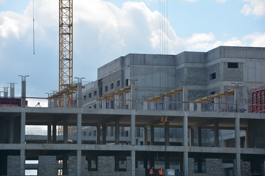 «Работы смещаются внутрь»: что происходит на стройке онкоцентра (фото)