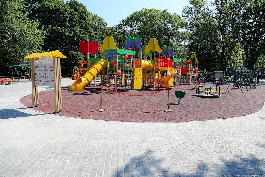 Власти региона: на детских площадках гулять с детьми по-прежнему нельзя