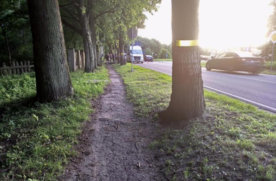 Под Балтийском мотоциклист ехал по тротуару и разбился насмерть