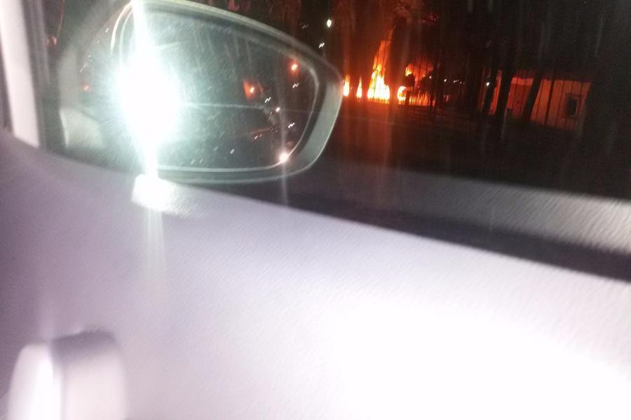 Очевидцы: в Калининграде на Верхнем озере сожгли туалеты (фото)