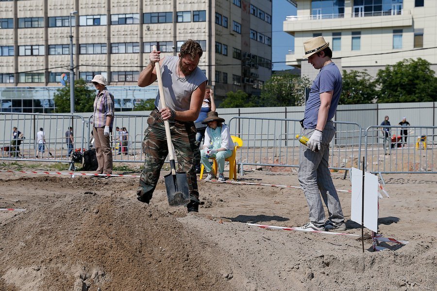 «Повезёт другим»: как прошёл субботник на территории руин замка «Кёнигсберг»