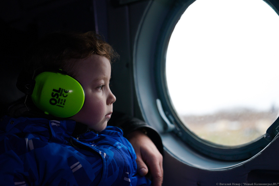 Полет в подарок: летчики Балтфлота исполнили мечту тяжелобольного 6-летнего мальчика