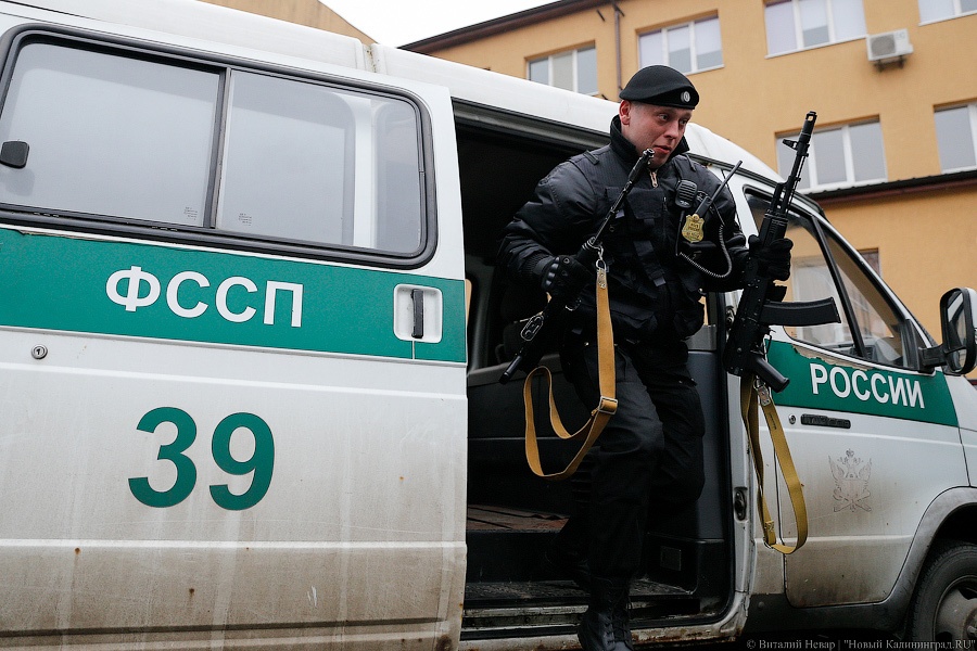 Жительнице Германии запретили выезд из РФ из-за коммунальных долгов в Ладушкине
