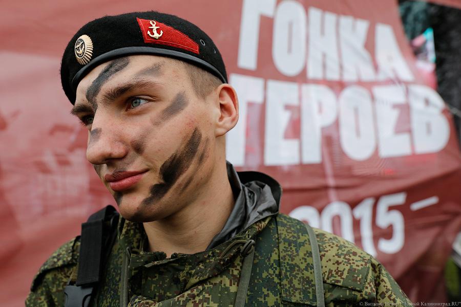 Сквозь песок и грязь за кашей: «Гонка героев» в Калининграде