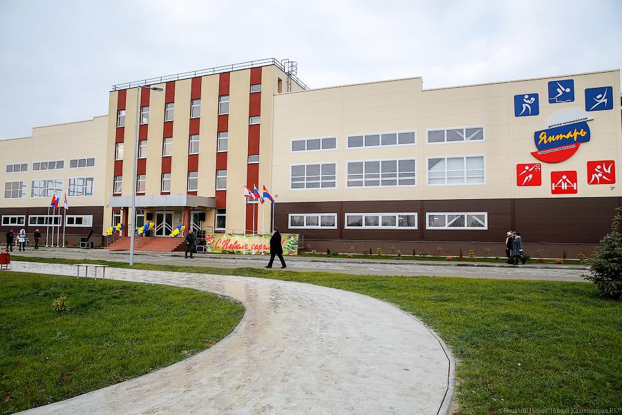 Чиновники против молодежи: как губернатор новый ФОК в Зеленоградске открывал