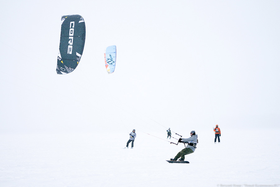 Сноукайтеры вышли на Калининградский залив. Посмотрите, как это красиво