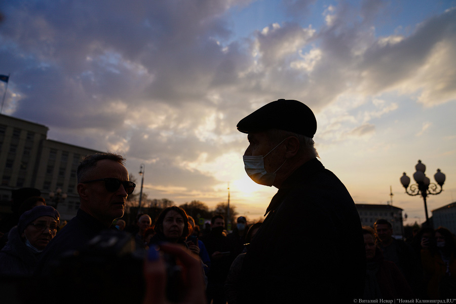 «Свободу политзаключенным»: как прошла акция сторонников Навального в Калининграде (фото)