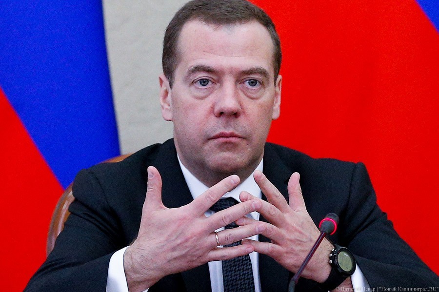Медведев предложил подумать над обеспечением нормальной жизни для получателей пособий