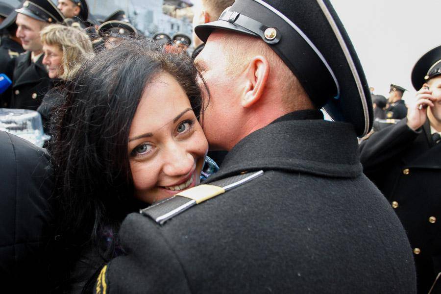 «Неустрашимый» со взбитыми сливками: боевой корабль вернулся из похода к берегам Сомали