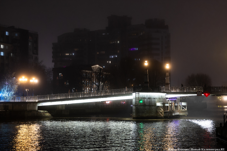 Между огнями и туманами: фотопрогулка по вечернему Калининграду