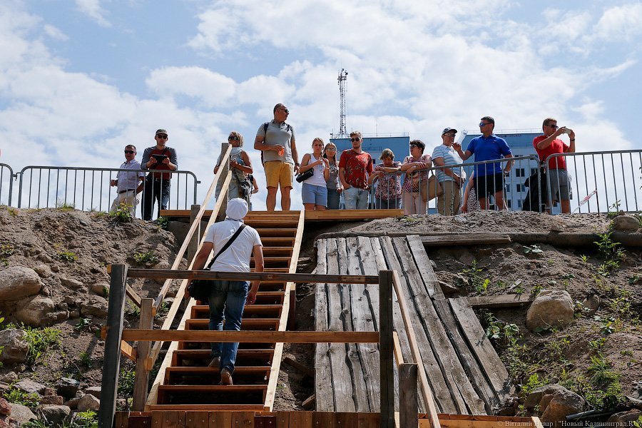 «Повезёт другим»: как прошёл субботник на территории руин замка «Кёнигсберг»