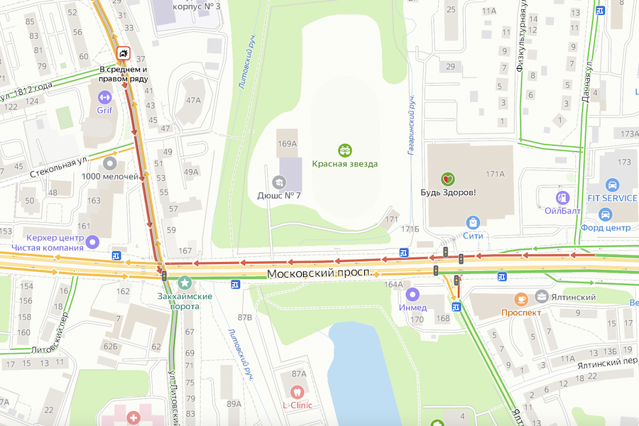 Рейсовый автобус и «Рено» частично перекрыли движение по Литовском валу (фото)