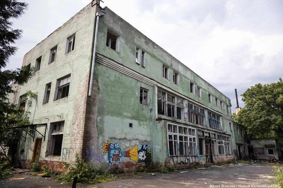 Прокуратура через суд добилась ограничения доступа к заброшенному зданию у Верхнего озера