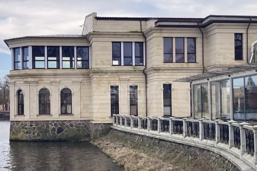 В Калининграде выставили на продажу за 650 млн клуб «Шельф» на Верхнем озере (фото)